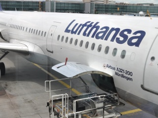 Lufthansa uses Neste’s sustainable aviation fuel
