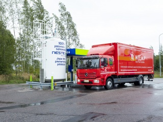 Starting from September 2019, Niemi Services, Finland’s leading service provider in the moving and logistics industry, introduced Neste MY Renewable Diesel™ in all its diesel vehicles and stopped using fossil fuels altogether. 