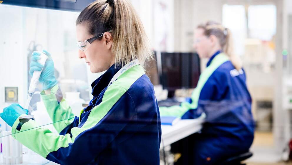 Neste researchers working in Porvoo refinery